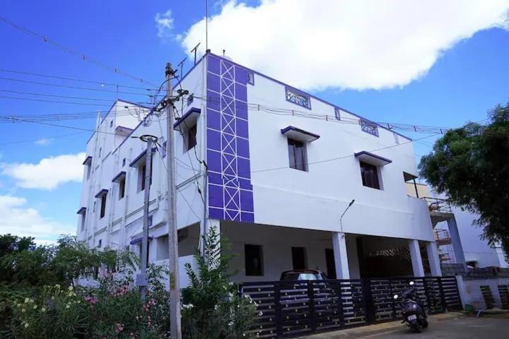 White House- 1Bk Pleasant Apartment With Open Terrace Coimbatore Exterior photo